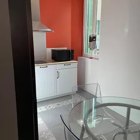 Escapade Dans Grand T2 De Charme Avec Terrasse - Proche Gare Et Centre