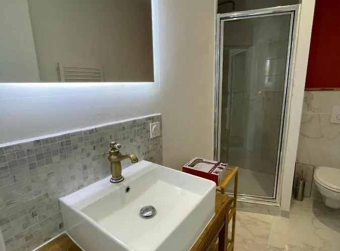 Apartman Escapade Dans Grand T2 De Charme Avec Terrasse - Proche Gare Et Centre Lourdes