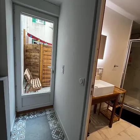 Escapade Dans Grand T2 De Charme Avec Terrasse - Proche Gare Et Centre