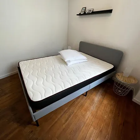 Escapade Dans Grand T2 De Charme Avec Terrasse - Proche Gare Et Centre Apartman Lourdes