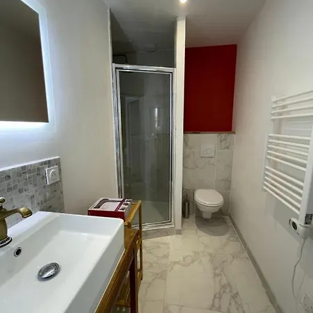 Escapade Dans Grand T2 De Charme Avec Terrasse - Proche Gare Et Centre