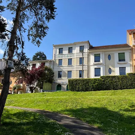 Escapade Dans Grand T2 De Charme Avec Terrasse - Proche Gare Et Centre * 루르드